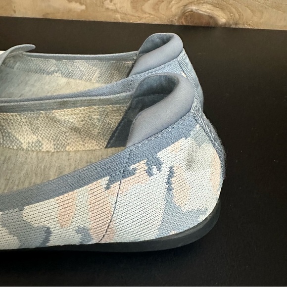 CLARKS Cloudstepper 7.5 M Fabric Carly Dream Flats Pink Gray Camo Slip On Loafer - Picture 3 of 10